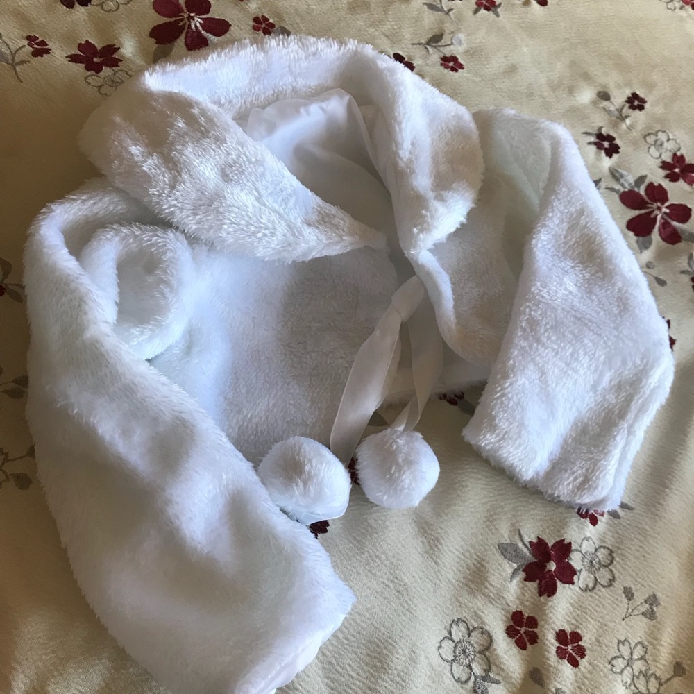 NWT white faux-fur bolero kids size fIts 2-3T